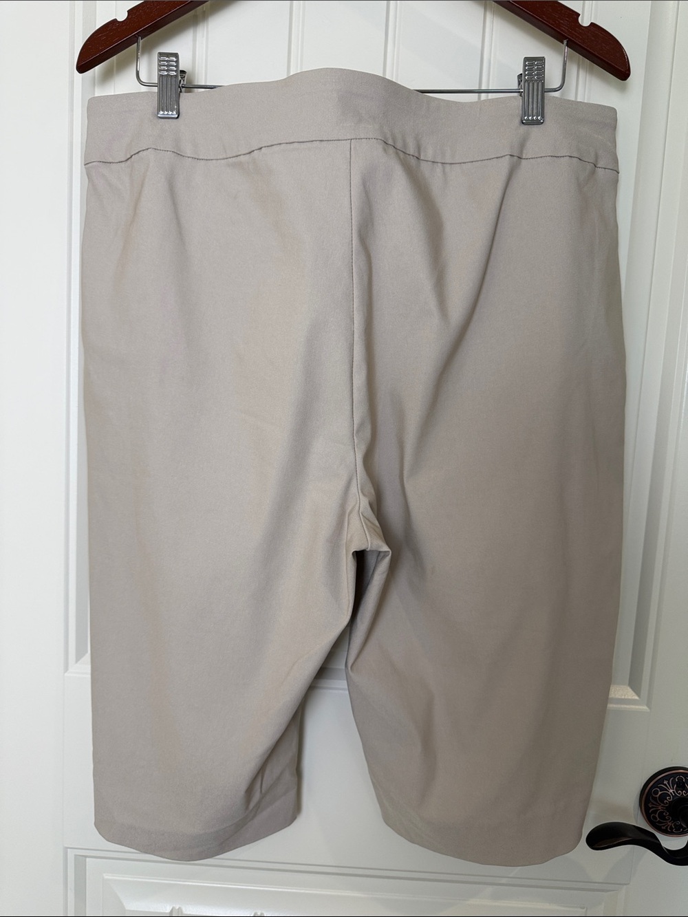 Northern Reflections Women's XL Pull-On Bermuda Shorts Beige Compression Waist - Picture 3 of 10
